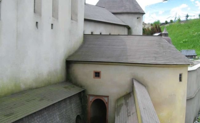 Zamek Orawski widok frontowego wejścia miniatura